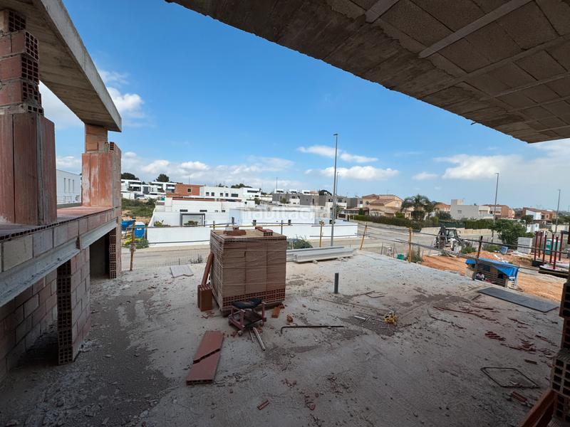 Foto 6e272b9a-5bea-4aa7-b7c1-a96d3cf77c6d. Chalet in calle serpis 11 in San Antonio de Benagéber