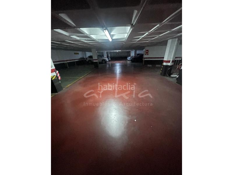Foto 85bc7a2b-5268-44d4-a734-3ae156d27b9f. Autoparkplatz in Gran Via Valencia