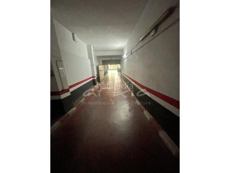 Foto d7ee4ba9-25a9-4d1a-8e11-aeefa0693254. Autoparkplatz in Gran Via Valencia