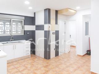 Rez-de-chaussée à Barrio Benicalap. Arkia inmuebles  arquitectura. te ofrece piso en venta en valenc