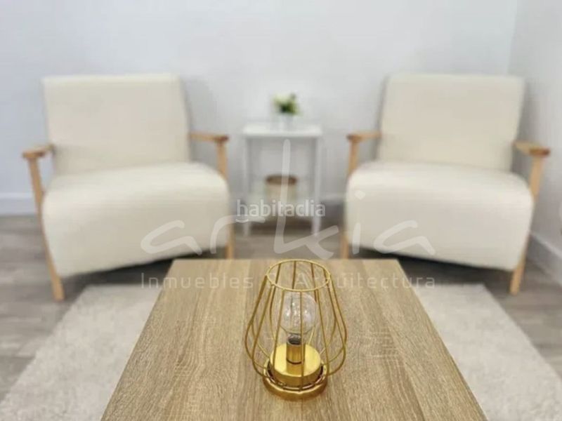 Foto afe49c31-b425-432d-ba0e-59a528493d0f. Pis a Malva Rosa Valencia