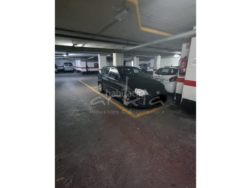 Foto 0bf3270a-c9fa-4926-aa9e-15114794ff3d. Car parking in La Seu Valencia