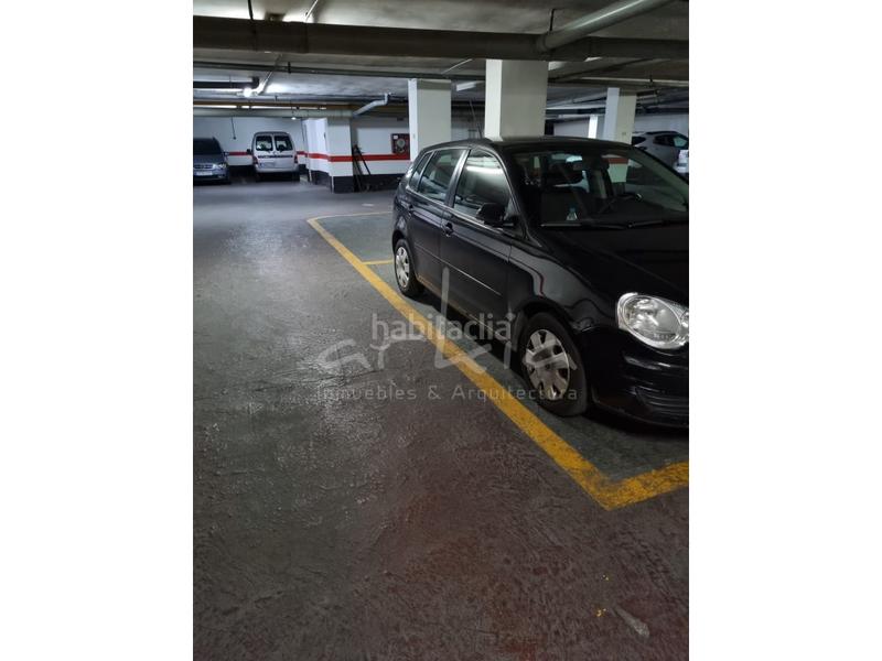 Foto 8be7e165-7b92-4f96-8663-b018f1d821bf. Car parking in La Seu Valencia