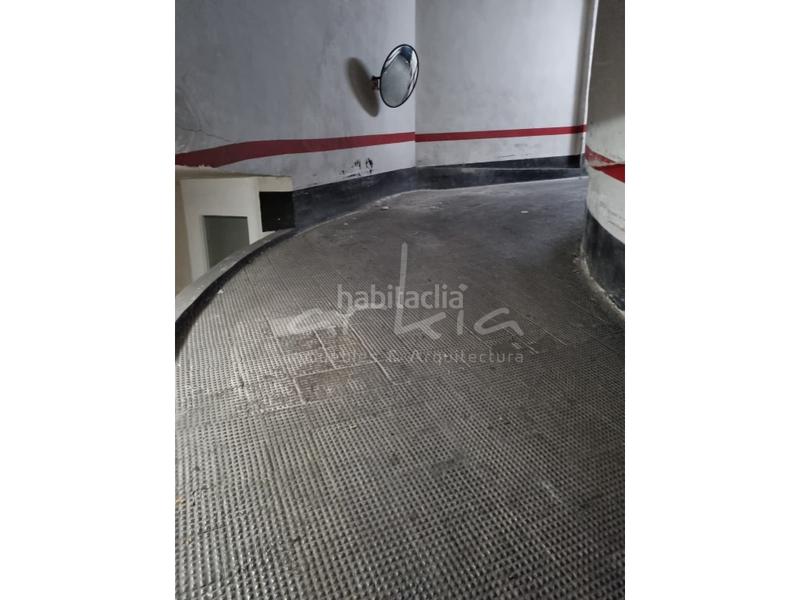 Foto 902f49c7-2d0c-49f7-950f-c5e9d5a3e1db. Car parking in La Seu Valencia