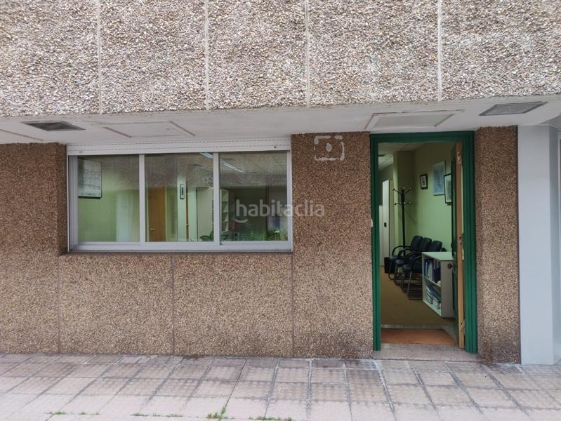 Foto e6cba573-986e-45e5-be46-56a777f00e38. Local comercial santa cristina . oficina en alquiler en Oleiros