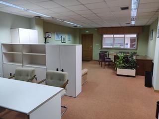 Local Comercial en Perillo. Santa cristina oleiros . oficina en alquiler