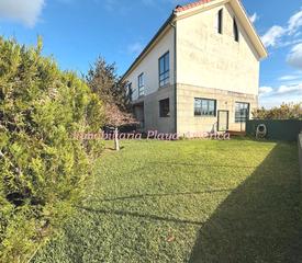 Casa pareada en Nigrán Centro. Pareado con jardín en playa américa-nigrán