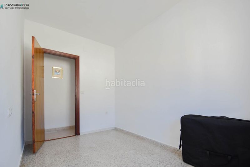 Foto c8554f1c-b5b0-4659-8fc8-f18ce4fa714e. Casa adossada amb aparcament a Atarfe