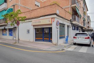 Local Comercial en San Antón. Local en esquina en el centro de armilla!!