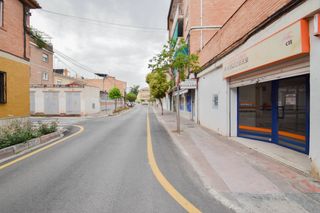 Local Comercial a San Antón. Local en esquina en el centro de armilla!!