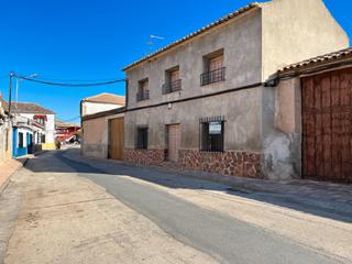 Casa en Calle calatrava 1. Venta de dos casas juntas pegadas a la plaza