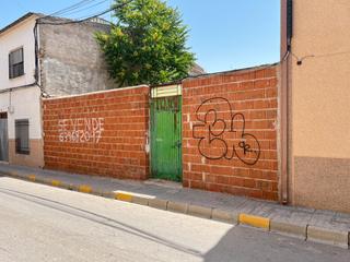 Terreny residencial a Calle ronda 78. Venta de parcela cercada en ronda 78