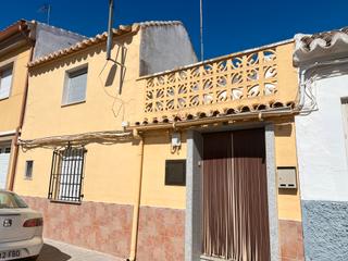 Casa a Calle rosa 26. Venta de casa pequeña totalmente amueblada
