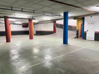 Aparcament cotxe a Calle de carrasco-alcalde 32. Venta de tres plazas de garage en el centro del pueblo