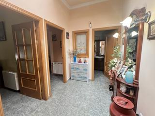 Casa a Herencia. Venta de casa grande nueva con 2 viviendas