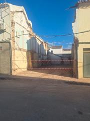 Terreno residencial en Calle cruces 48. Venta de parcela céntrica entre casas