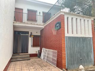 Casa adossada en Calle santa ana 15. Venta de adosado en urbanizacin santa ana