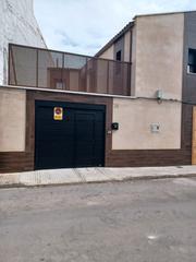 Chalet in Herencia. Venta de casa nueva amueblada