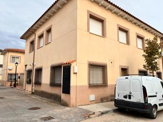 Casa adossada  Calle sierra del segura. Venta de casa pequea economica