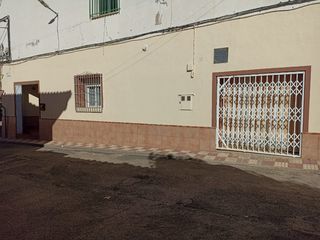 Casa a Travesía triunfo 14. Venta de casa piso en planta baja con cochera