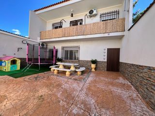 Xalet a Villafranca de los Caballeros. Venta de chalet en las lagunas  con licencia de turismo rural