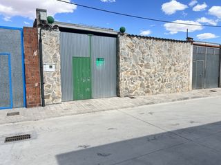 Casa en Villafranca de los Caballeros. Venta de parcela con vivienda dentro