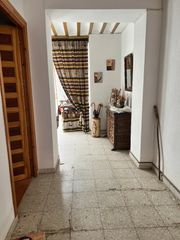 Casa a Villafranca de los Caballeros. Venta de casa de pueblo muy céntrica