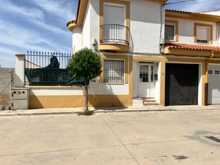Semi detached house in Villafranca de los Caballeros. Venta de adosado seminuevo vpo