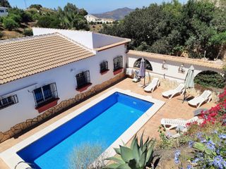 Casa  El cerrillo. Casa de campo con piscina en cómpeta