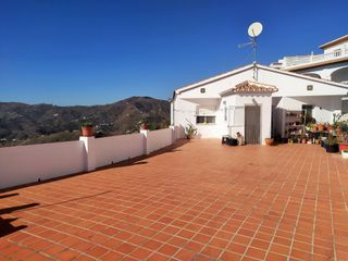 Casa a Cómpeta. Magnífica casa de pueblo en cómpeta con posibilidad de ampliació