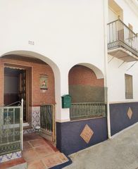 Casa a Cómpeta. Casa de pueblo de 4 habitaciones reformada en  cómpeta.