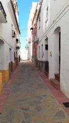 Casa a Cómpeta. Casa de pueblo original andaluz en el casco antiguo de competa