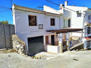 Casa a Cómpeta. Casa de pueblo recientemente reformada en competa.