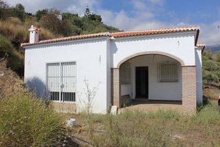 House in Canillas de Albaida. Casa de nueva construcción  en venta situada a tan solo 2 kms de