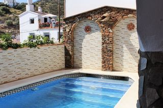 Casa a Cómpeta. Magnifica propiedad compuesta por 3 viviendas en cómpeta