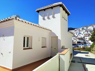 House in Canillas de Albaida. Preciosa casa de nueva construcción con piscina en canillas de a