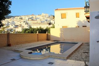 House in Canillas de Albaida. Casa de pueblo de 4 dormitorios con piscina en canillas de albai