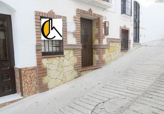 Casa a Cómpeta. Acogedora casa de pueblo muy cerca de la plaza principal en el h