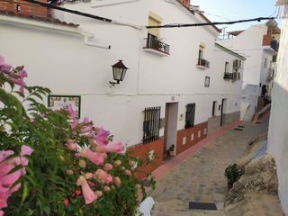 Casa a Cómpeta. Casa de pueblo reformada con espectaculares vistas desde la terr