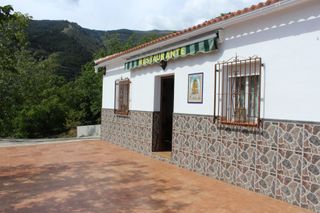 House in Canillas de Albaida. Casa de campo con agua propia y 34.000m2 de plantación,  de vent
