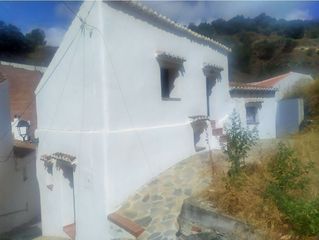 Casa a Salares. Bonita casa de pueblo reformada en salares con preciosas vistas