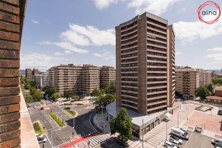 Rent Flat in Mendebaldea - Ermitagaña. Pio xii. 4 habitaciones. amueblado o vacio