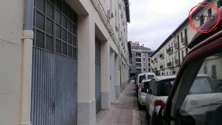 Local Comercial en Villava / Atarrabia. Gran bajera, altura,  puertas de acceso para garaje, en el centr
