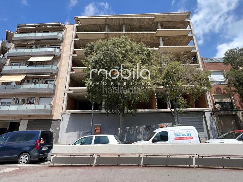 Foto be5cb3b2-29f0-4f42-904e-676d442b4a05. Edificio  en av santa eulalia en Can Palet Terrassa