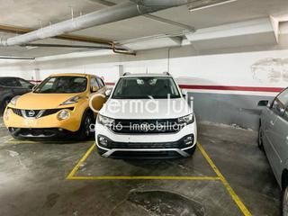 Aparcament cotxe a Centre. Parking en venta en centre08911