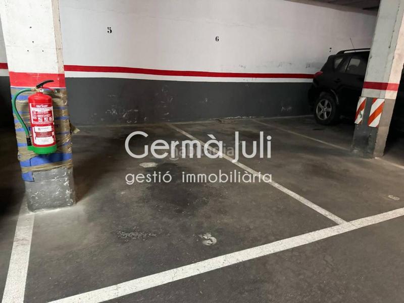 Foto b28e38d9-703c-4d0a-935f-fc89e6edad75. Posto auto in Centre Badalona
