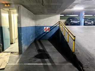Posto auto  Francesc layret. Parking en venta en centre. facil acceso.