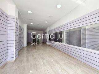 Local commercial dans La Salut. Local en venta en gorg 08914