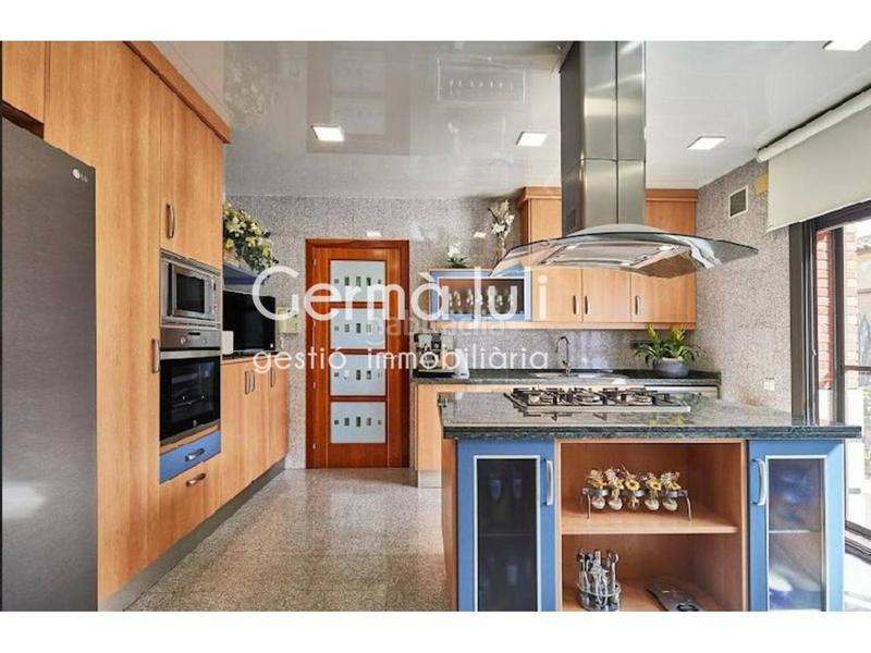 Foto 3fa7bdf5-db17-4a49-be2e-26058fe6dc21. Haus mit heizung parking pool in Mas Ram Badalona