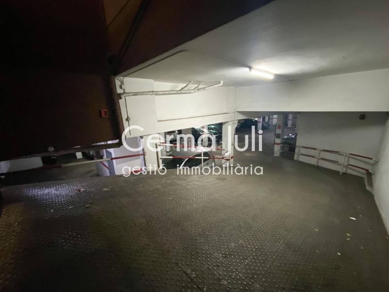 Foto 0a3d1953-e8aa-44f7-aafc-65214356a920. Car parking in Centre Badalona